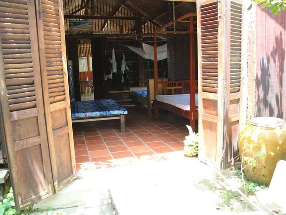 Бенче: Peaceful Homestay in the Middle of Fruit Garden - Room With Four Double Beds