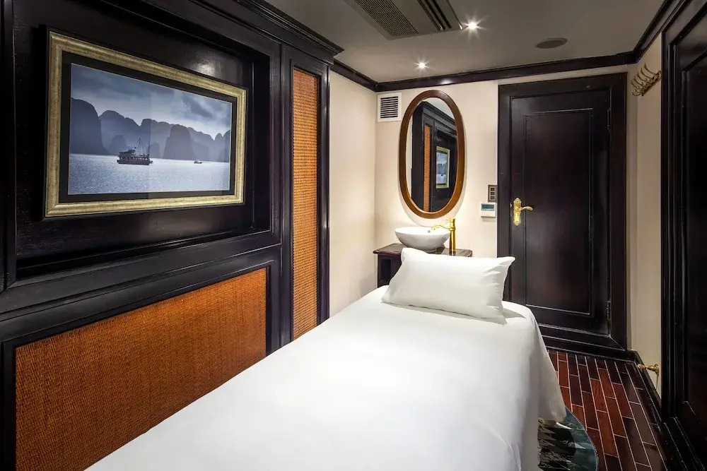 Халонг: Ambassador Cruise Halong Bay
