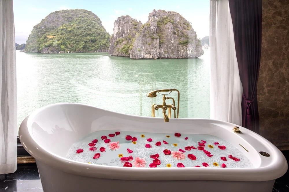 Халонг: Ambassador Cruise Halong Bay