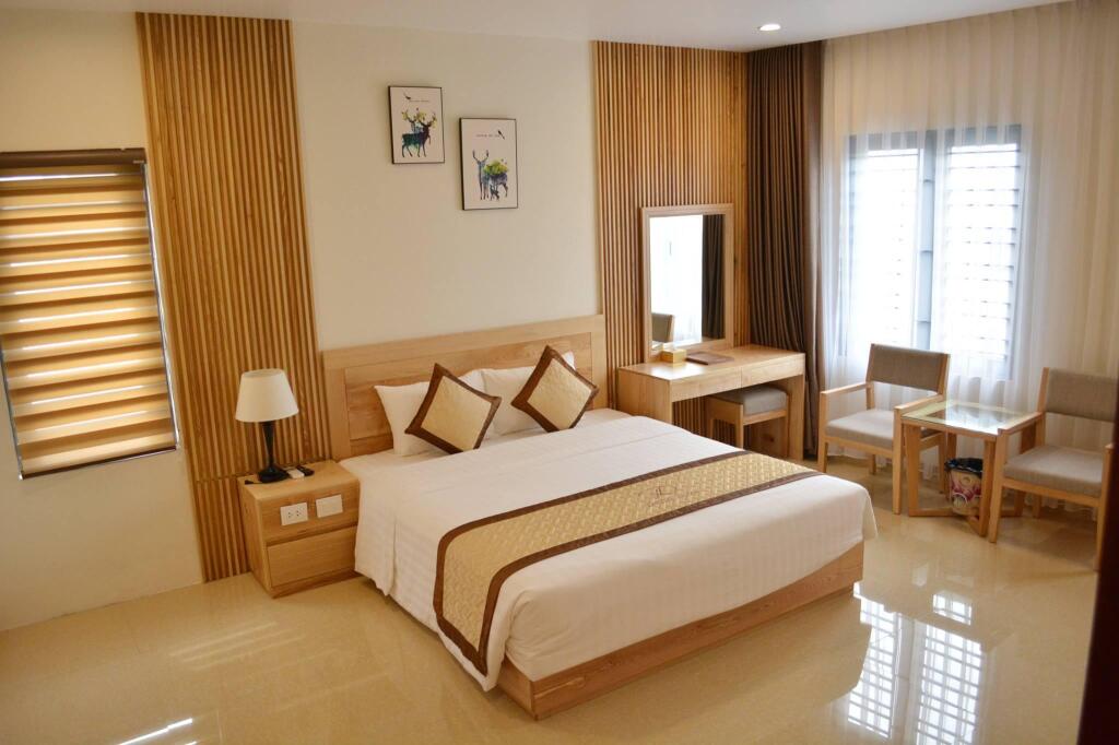 Халонг: Dayth Hotel