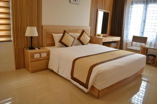 Халонг: Dayth Hotel