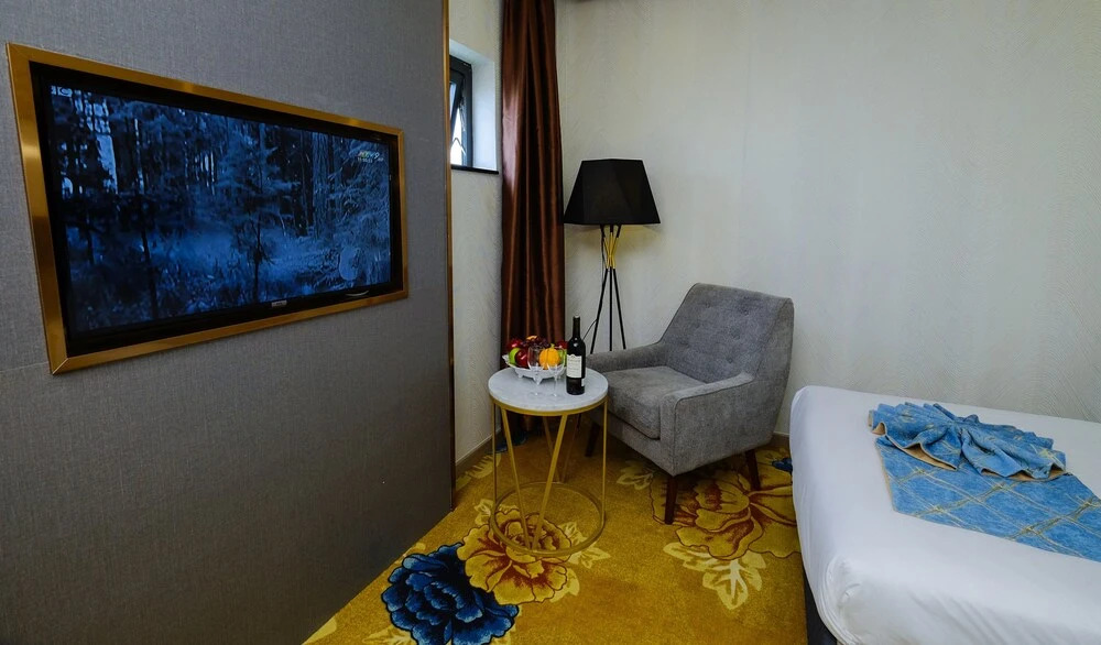 Тхузаумот: Diamond Hotel