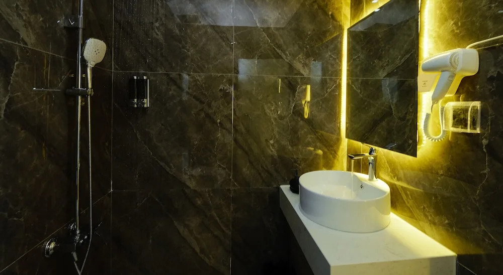 Тхузаумот: Diamond Hotel