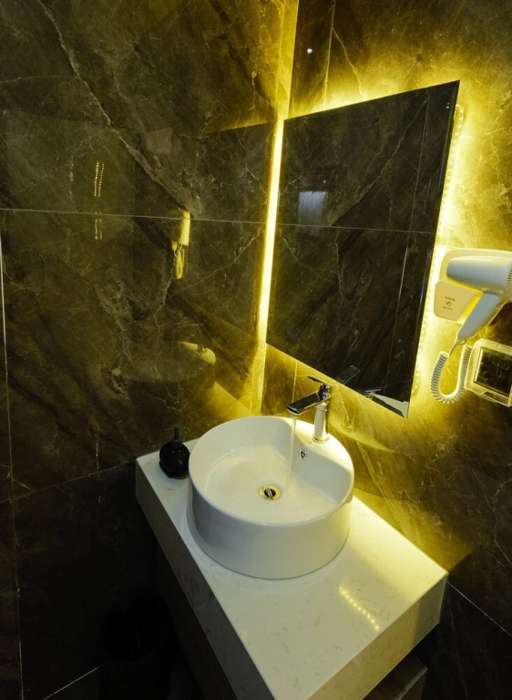 Тхузаумот: Diamond Hotel
