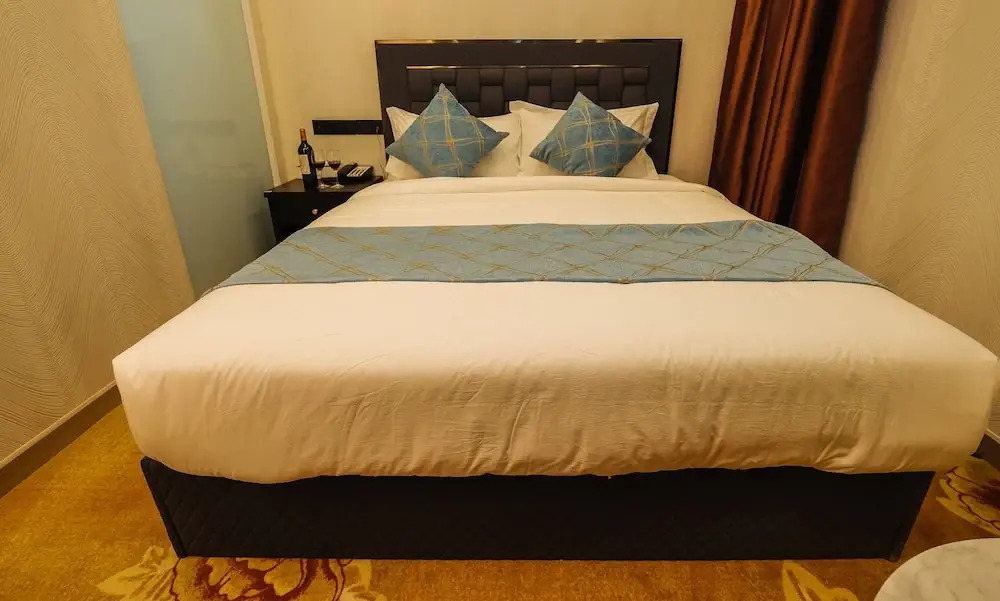 Тхузаумот: Diamond Hotel