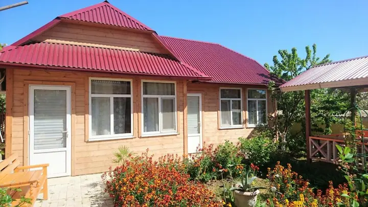 Голубицкая: Jardine Guest House