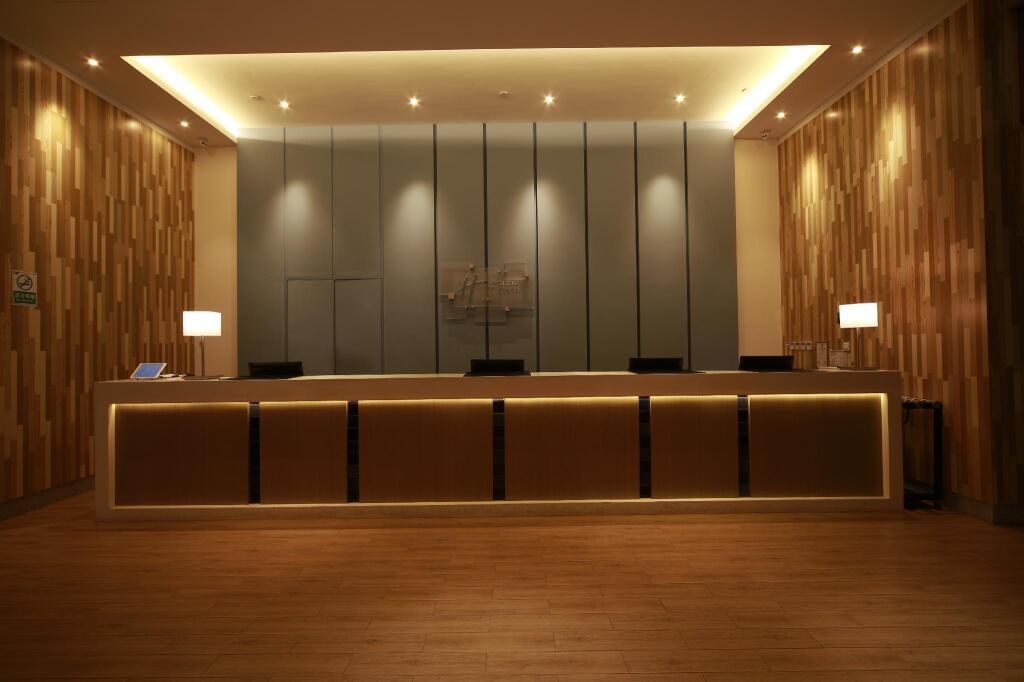 Holiday Inn Express Haikou West Coast by IHG — фото 1