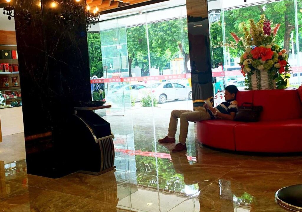 Чжухай: Lizhou Hotel (Gongbei Port Light Rail Station)