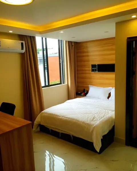 Чжухай: Lizhou Hotel (Gongbei Port Light Rail Station)