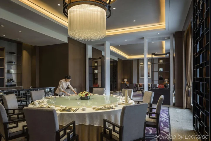 Янгиианг: HUALUXE Hotels & Resorts Yangjiang City Center by IHG