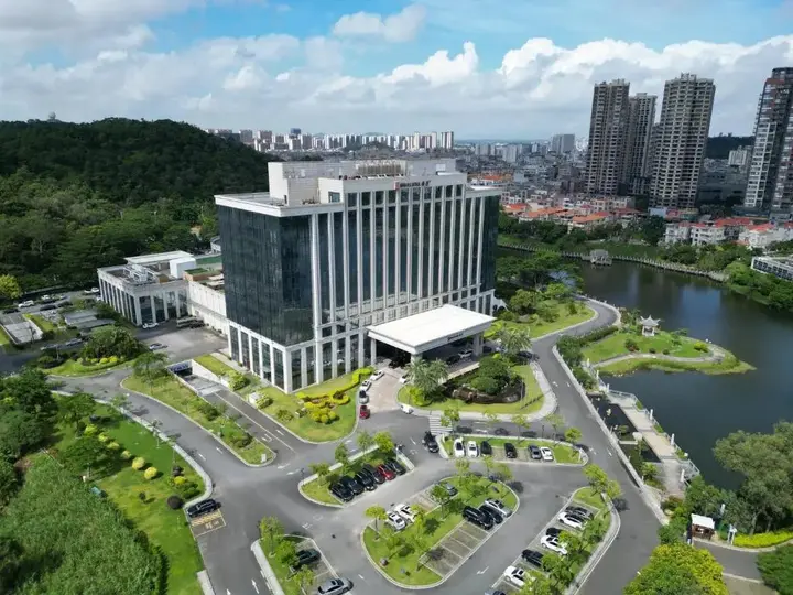 Янгиианг: HUALUXE Hotels & Resorts Yangjiang City Center by IHG