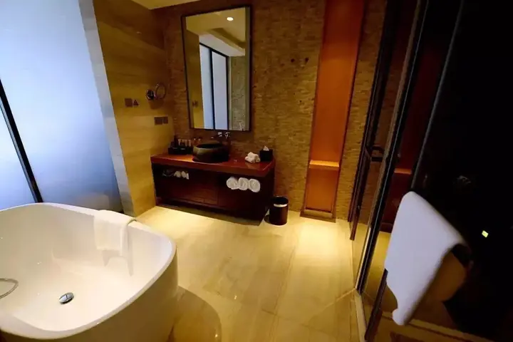Янгиианг: HUALUXE Hotels & Resorts Yangjiang City Center by IHG