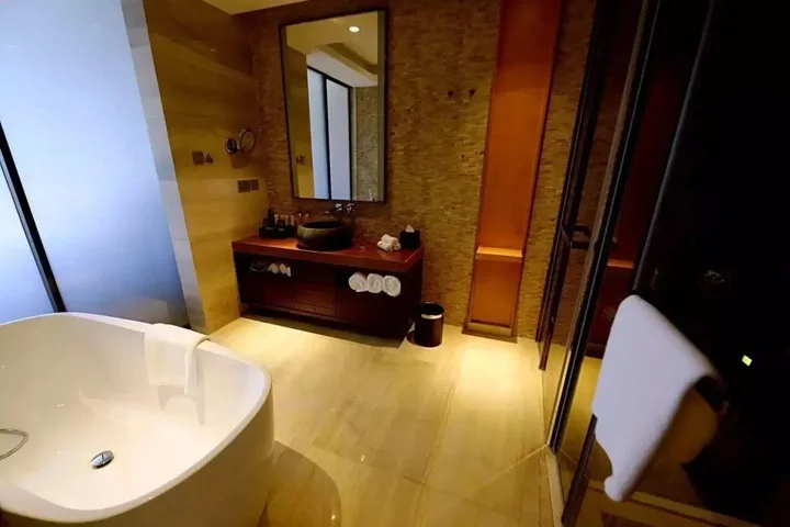Янгиианг: HUALUXE Hotels & Resorts Yangjiang City Center by IHG