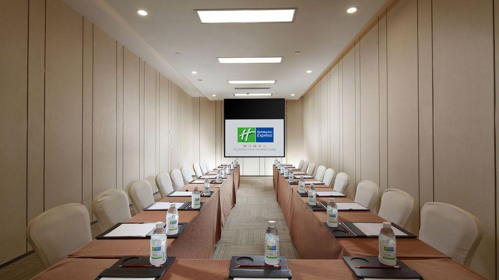 Чэнду: Holiday Inn Express Dujiangyan Downtown
