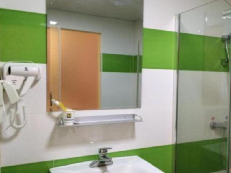 Чжэньцзян: 7 Days Inn Zhenjiang Dashikou Branch