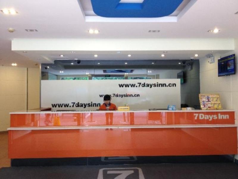 Йиян: 7Days Yiyang Taohualun West Road Walmart Branch