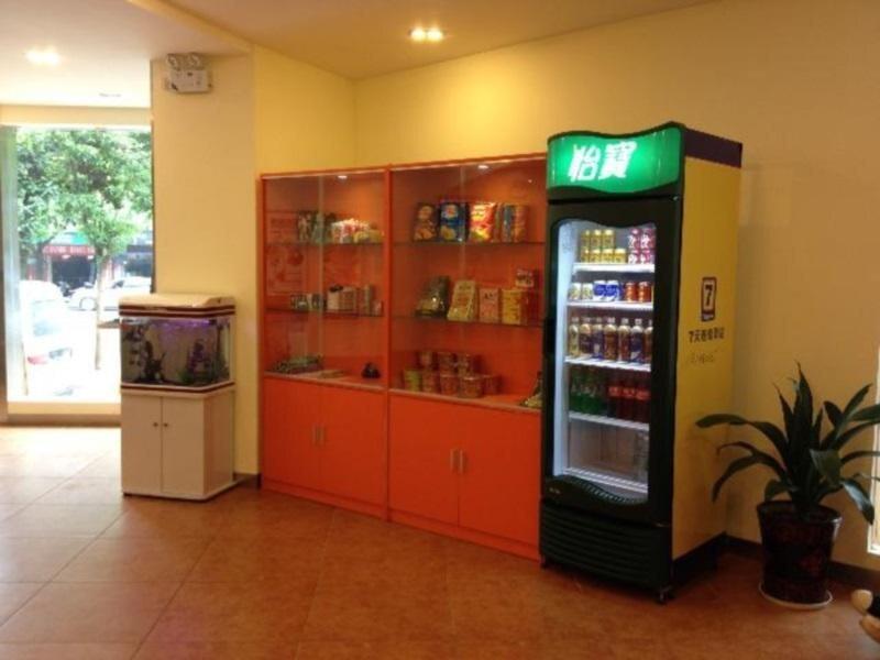 Йиян: 7Days Yiyang Taohualun West Road Walmart Branch