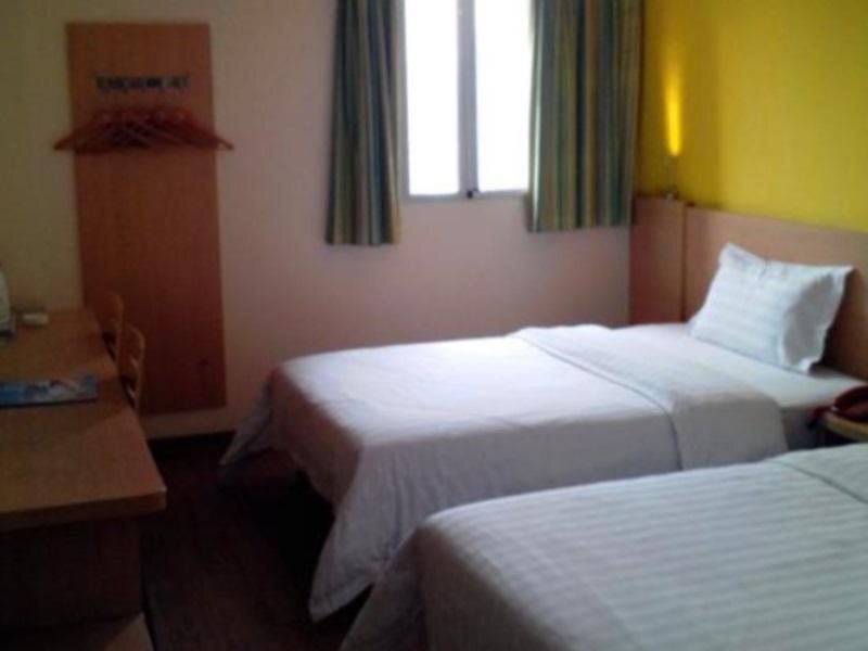 Чэнду: 7Days Inn Chengdu Xindu Baoguang Temple