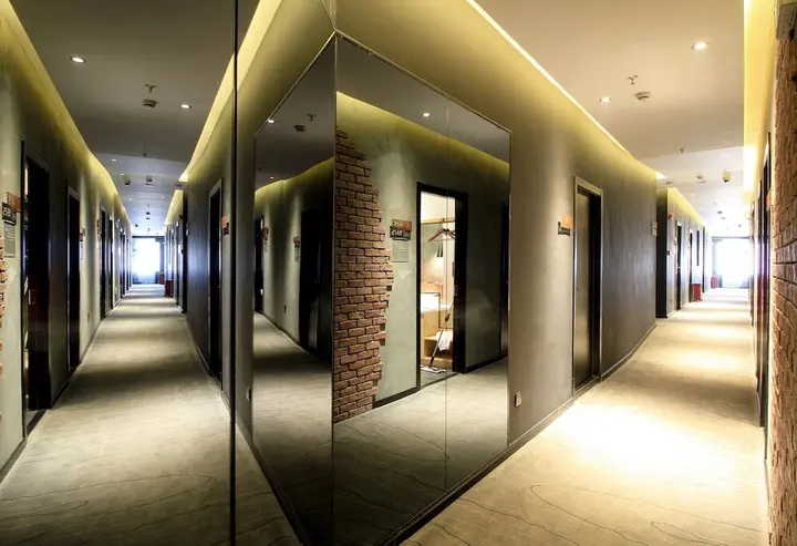 Шанхай: Railway Hotel
