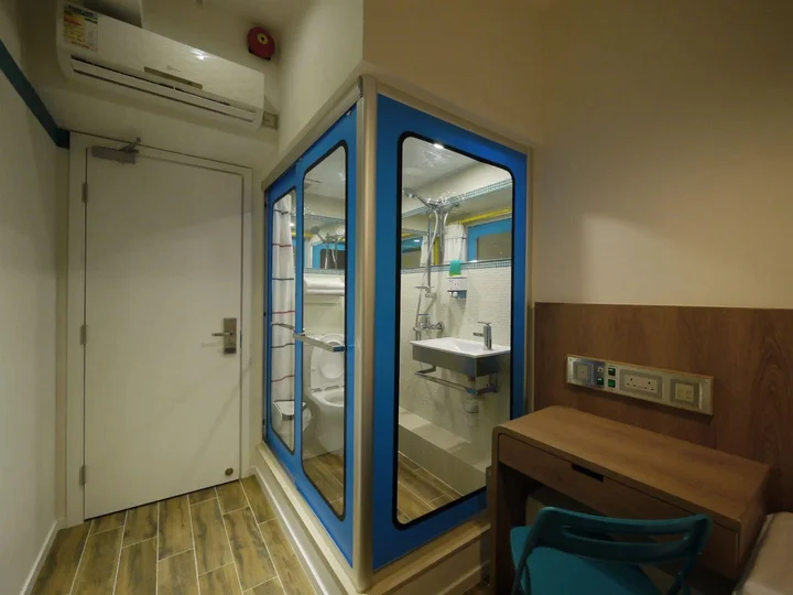 Гонконг: Panda's Hostel - Hot Dog Bus