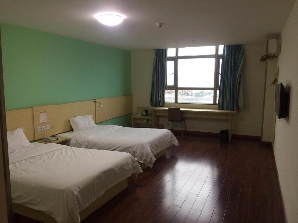 Янгиианг: 7 Days Inn Yangjiang Yangdong Time Square Shopping Mall Branch