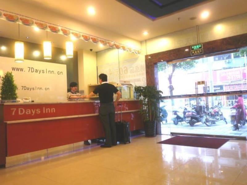 Чжаоцин: 7Days Inn Zhaoqing Qixing Paifang Tianning Square
