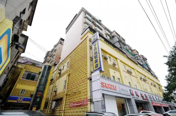 7 Days Inn (Guiyang Shachong Road Metro Station Store) — фото 1