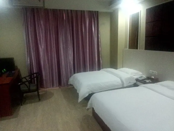 Дунгуань: Yu Hu Chun Chain Business Hotel