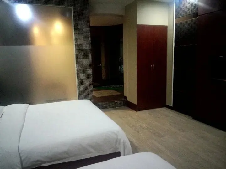 Дунгуань: Yu Hu Chun Chain Business Hotel