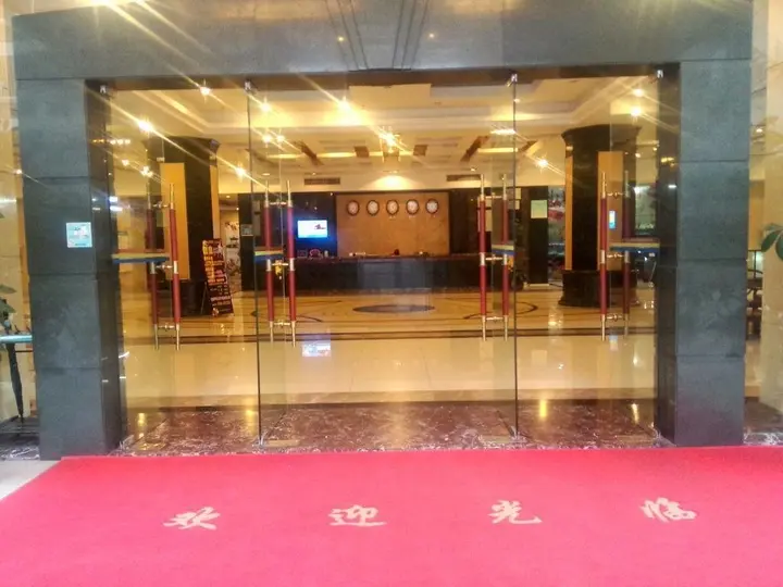 Дунгуань: Yu Hu Chun Chain Business Hotel