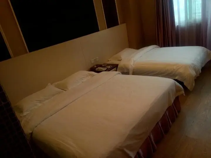 Дунгуань: Yu Hu Chun Chain Business Hotel
