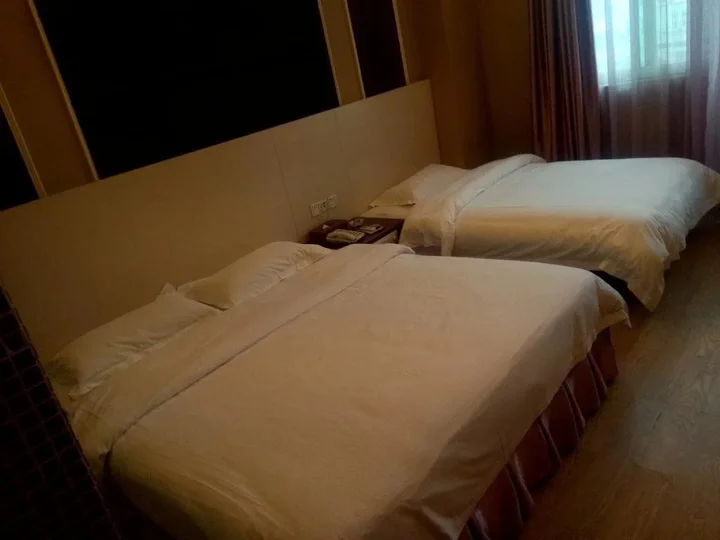 Дунгуань: Yu Hu Chun Chain Business Hotel