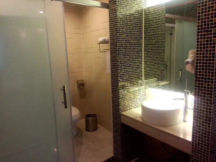 Дунгуань: Yu Hu Chun Chain Business Hotel