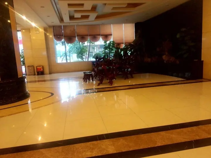 Дунгуань: Yu Hu Chun Chain Business Hotel