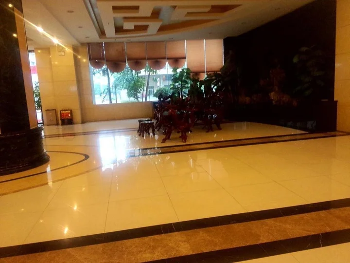 Дунгуань: Yu Hu Chun Chain Business Hotel