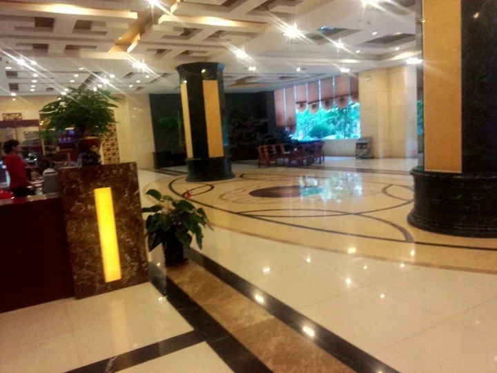 Дунгуань: Yu Hu Chun Chain Business Hotel