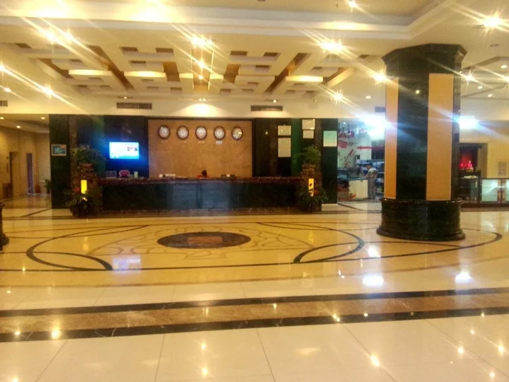 Дунгуань: Yu Hu Chun Chain Business Hotel