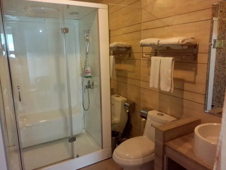 Дунгуань: Yu Hu Chun Chain Business Hotel