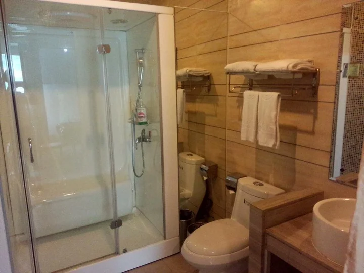 Дунгуань: Yu Hu Chun Chain Business Hotel