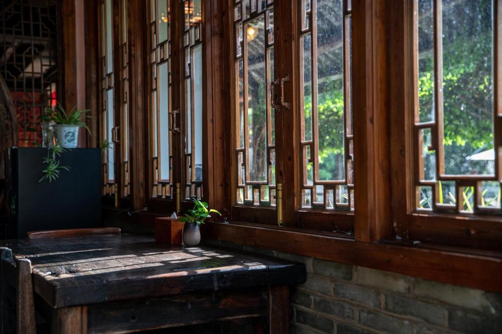 Яншо: Yangshuo River Lodge