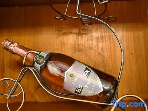 Яншо: Globetrotters' lnn