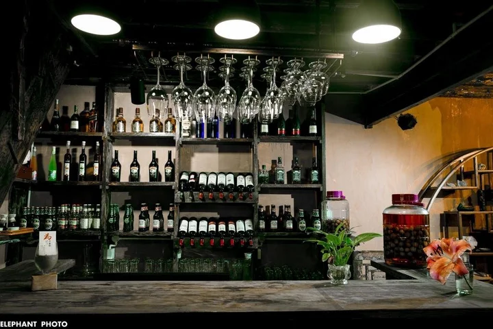 Дали: Water Inn