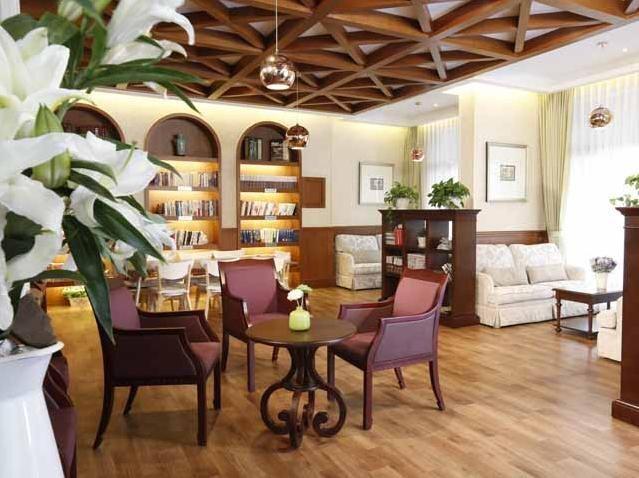 Лянфан: Golden Elephant Golf Hotel