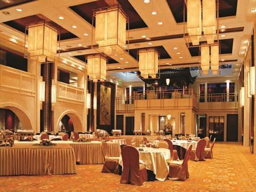 Лянфан: Golden Elephant Golf Hotel