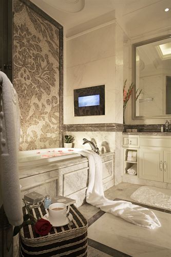 Лянфан: Golden Elephant Golf Hotel