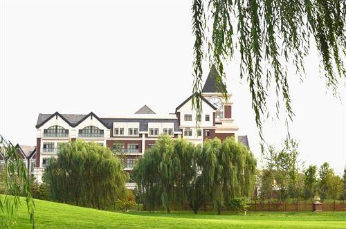 Лянфан: Golden Elephant Golf Hotel