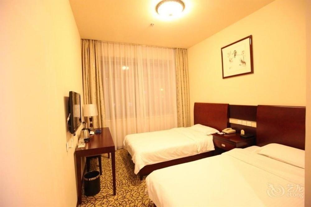 Циндао: Qingdao Zhongyang Business Hotel