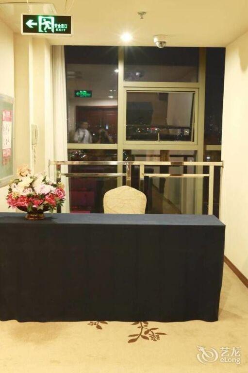 Циндао: Qingdao Zhongyang Business Hotel