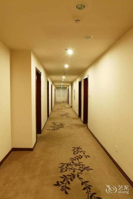 Циндао: Qingdao Zhongyang Business Hotel