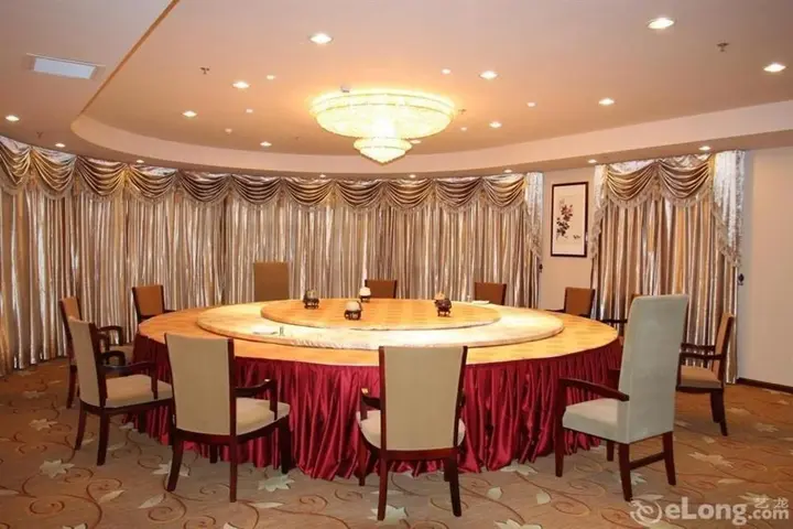 Циндао: Qingdao Zhongyang Business Hotel